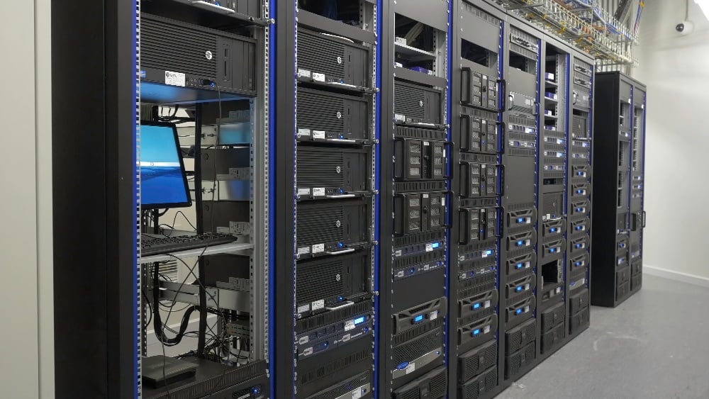 Data_Center_Server_Room_original_2160723-1