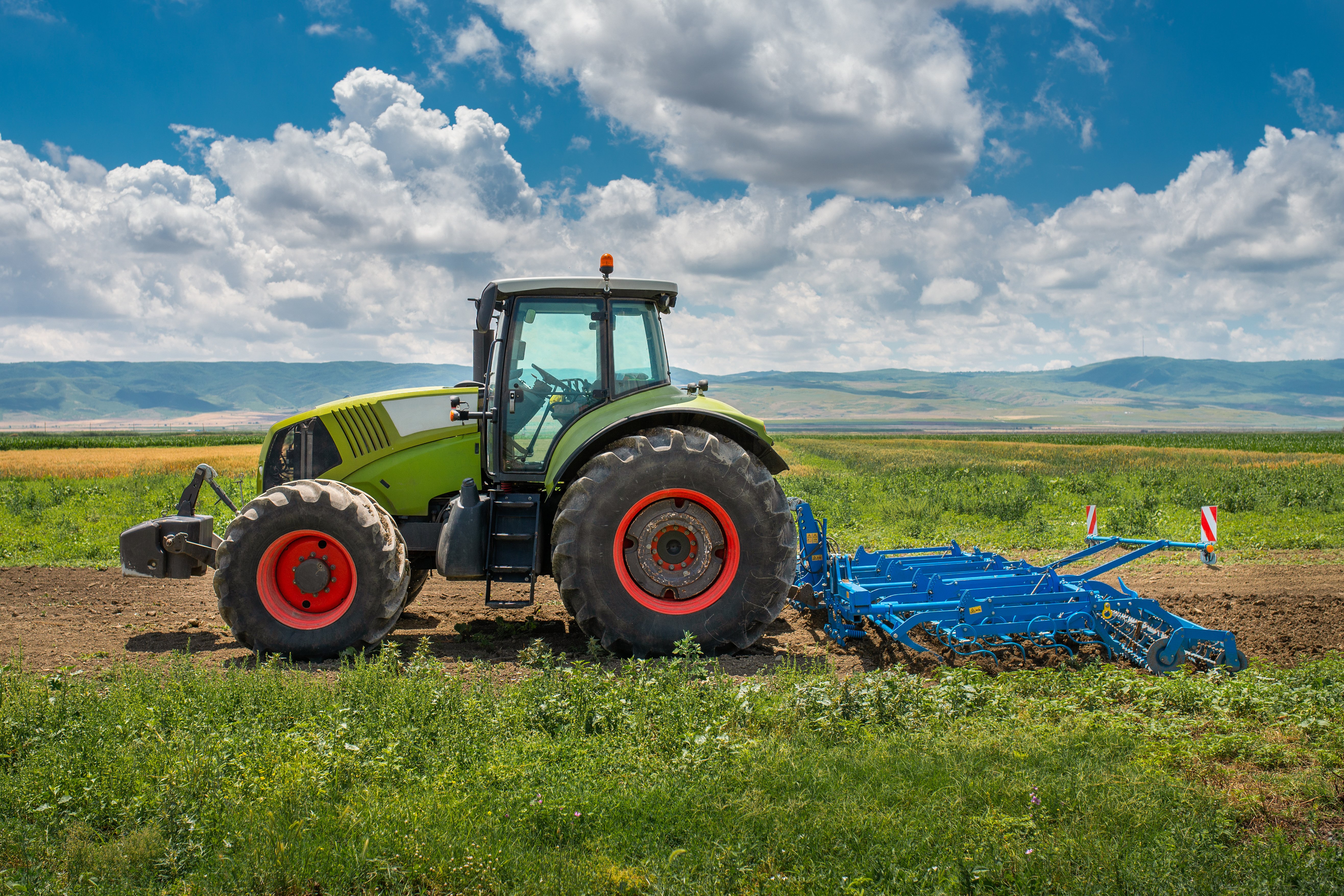 Tractor_In_A_Field_original_1202412